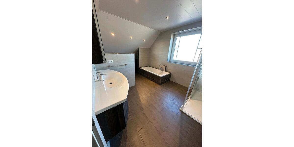 Dachgeschoßwohnung Jembke - 4 Zimmer, 100 m&sup2;, 1.200&euro; | Angebot:26419489
