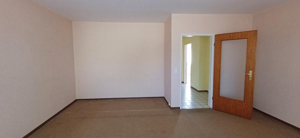Wohnung mit Balkon und EBK, Nähe Celler Straße 2 Zimmer Personen