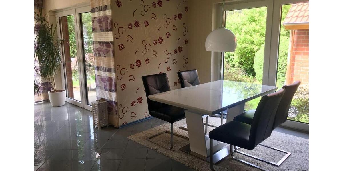 Haus mit moderner Küche, Kamin und bodentiefen Fenstern – sofort bezugsfertig! 6 zimmer