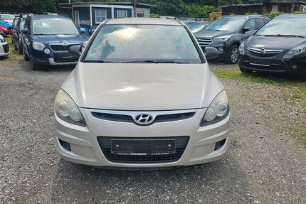 Hyundai i30 90.271 km 2.990 &euro; Braunschweig 38120