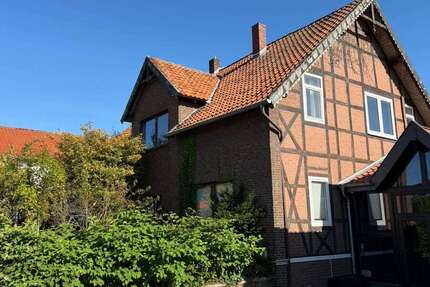 Haus zum Kaufen in Edemissen 389.000 € 220 m²