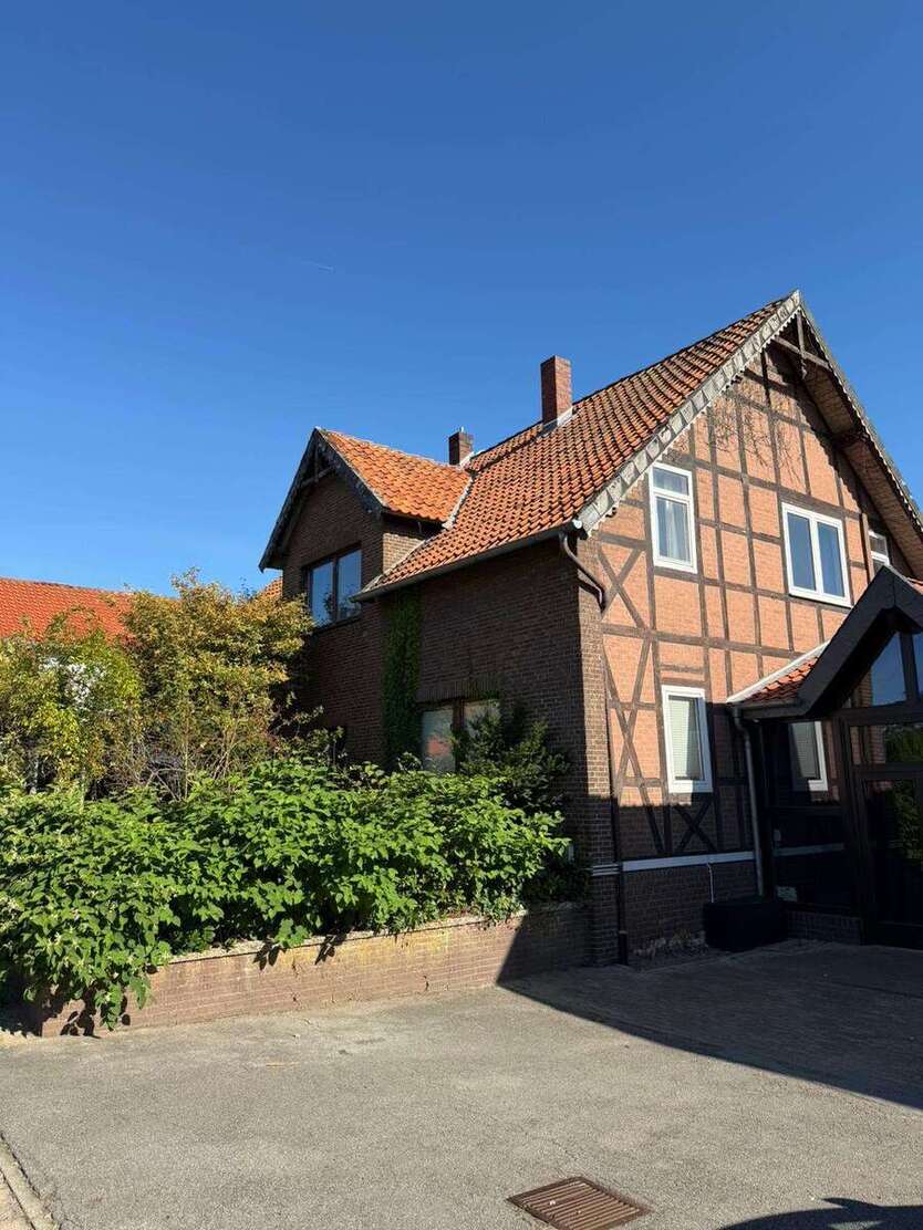 Haus zum Kaufen in Edemissen 389.000 € 220 m²