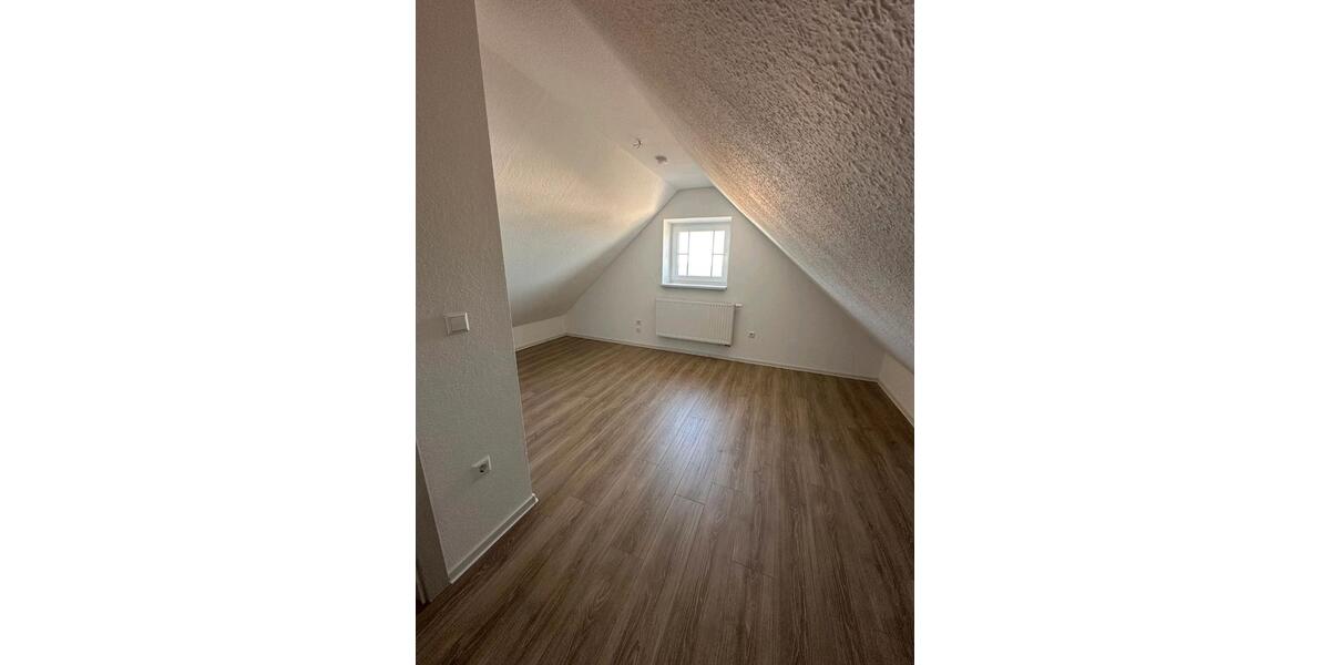 Dachgeschoßwohnung Jembke - 4 Zimmer, 100 m&sup2;, 1.200&euro; | Angebot:26419489