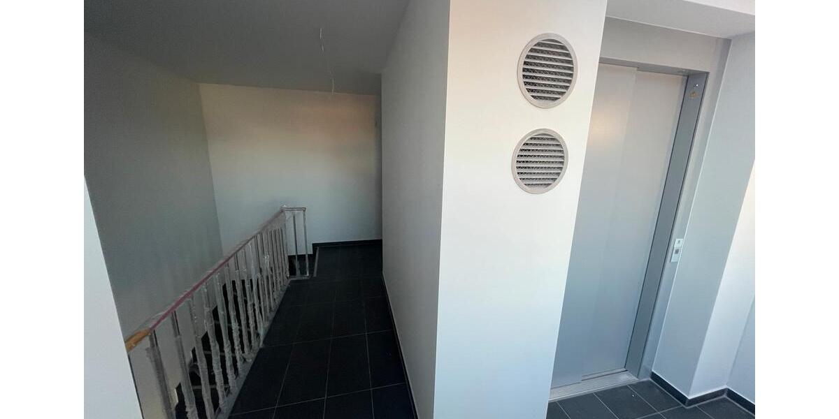 Modernes und vollmöbliertes WG-Zimmer im Erstbezug einer 4-Zimmer Wohnung 1 zimmer