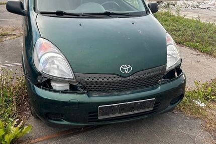 Toyota Yaris 214.000 km 1.999 &euro; Braunschweig 38106