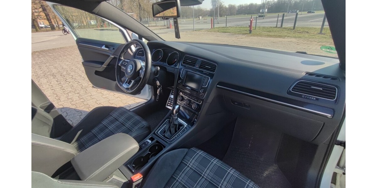 VW Golf 209.000 km 13.500 &euro; Braunschweig 38100