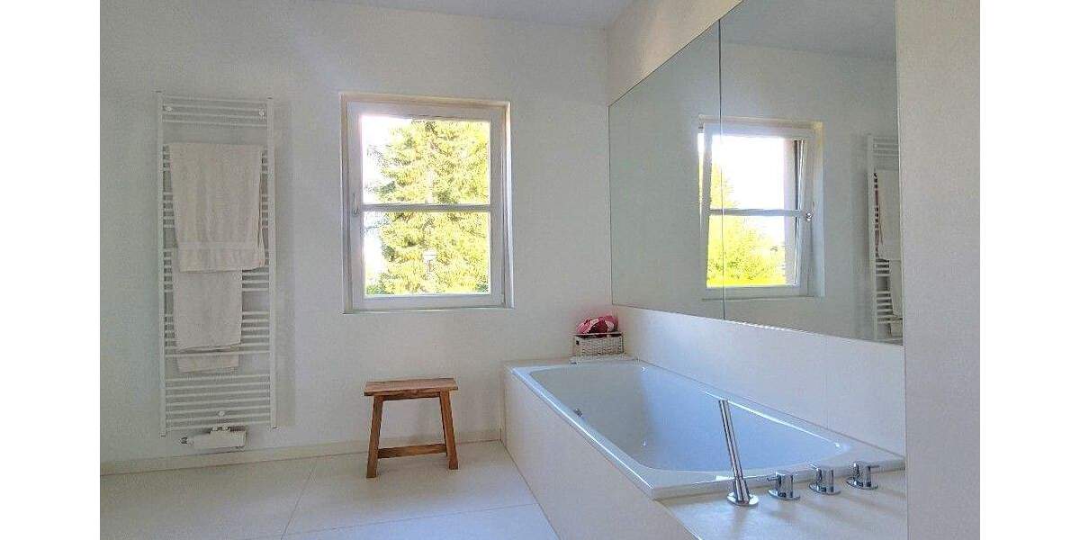 Charmantes Einfamilienhaus auf parkähnlichem Grundstück mit altem Baumbestand 7 zimmer