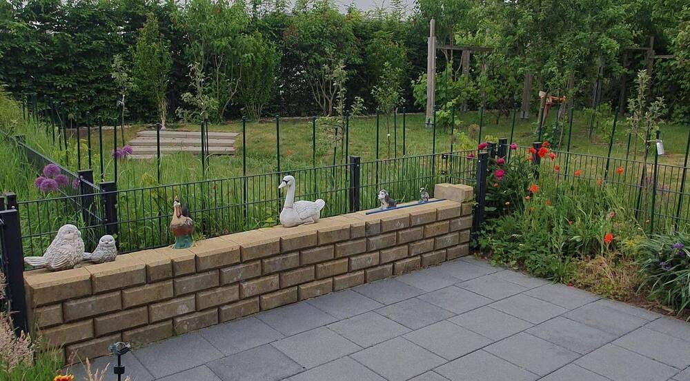 Haus mit einem großen Obstgarten in