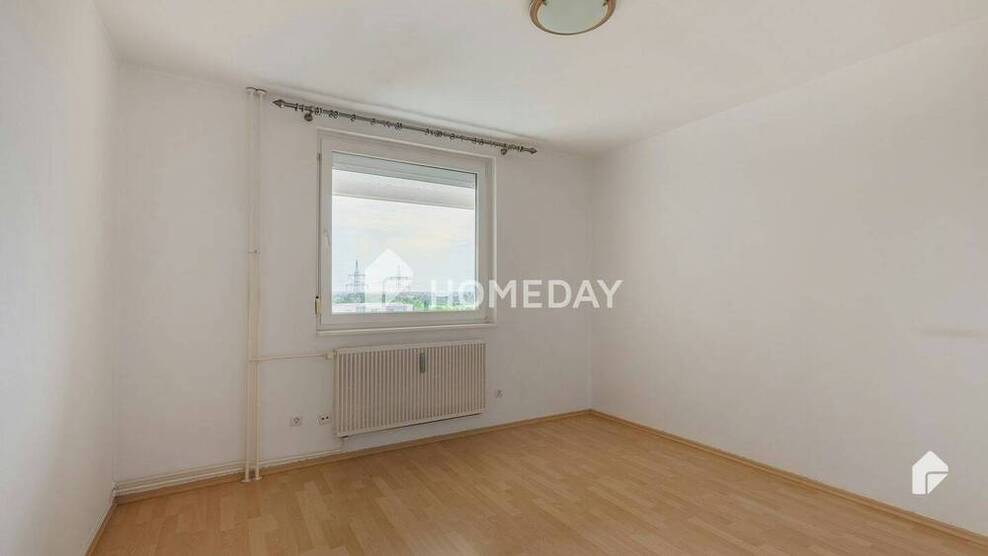 Bezugsfreie 3-Zimmer-Wohnung mit EBK und tollem Ausblick von der Loggia