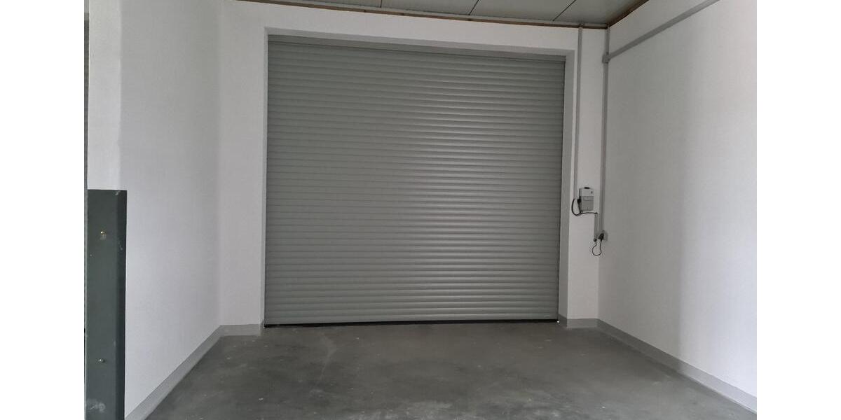 zu sofort: 140m² Halle mit 620m² Freifläche zimmer