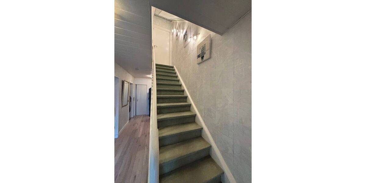 Ein Raumwunder! Modernisierte Doppelhaushälfte mit ausgebautem Spitzboden 5 zimmer