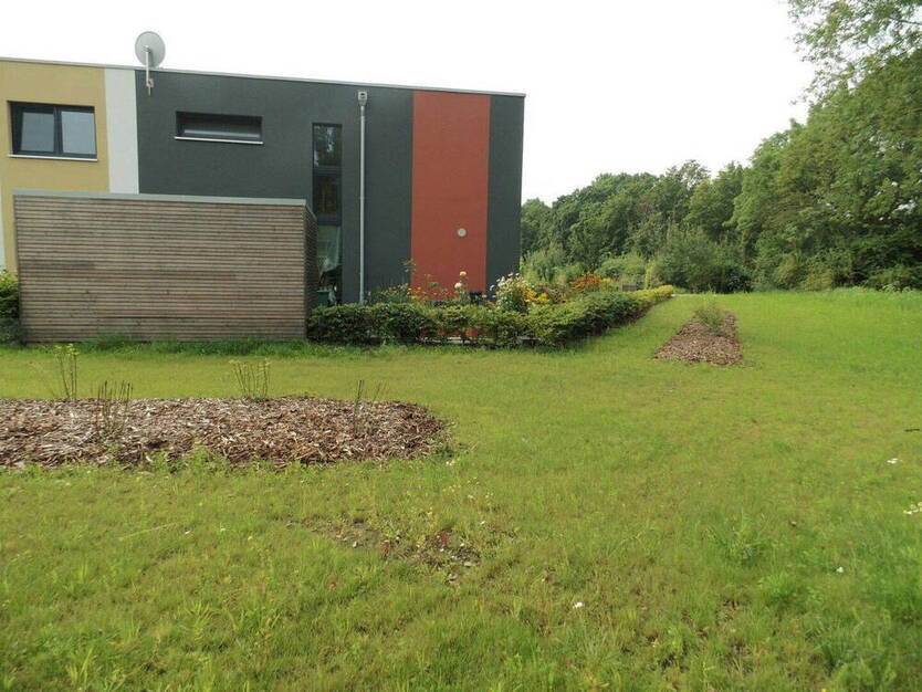 Haus mit einem großen Obstgarten in