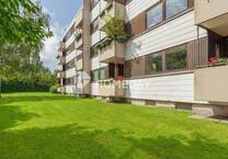 Gemütliche 2-Zimmer-Wohnung mit Loggia in gepflegtem Mehrfamilienhaus