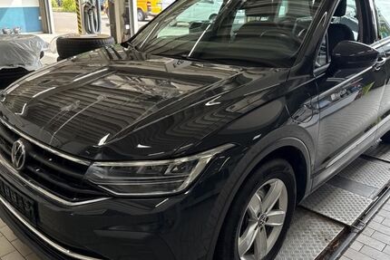 VW Tiguan 150.828 km 19.990 &euro; Braunschweig 38122
