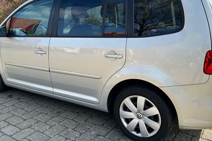 VW Touran 207.300 km 4.900 &euro; Braunschweig 38126