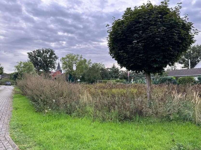 Grundstück zu verkaufen in Jeeben 28.000 € 707 m²