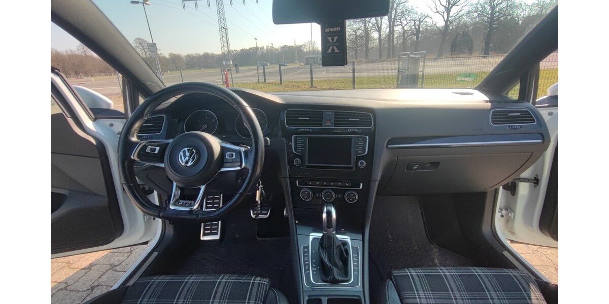 VW Golf 209.000 km 13.500 &euro; Braunschweig 38100