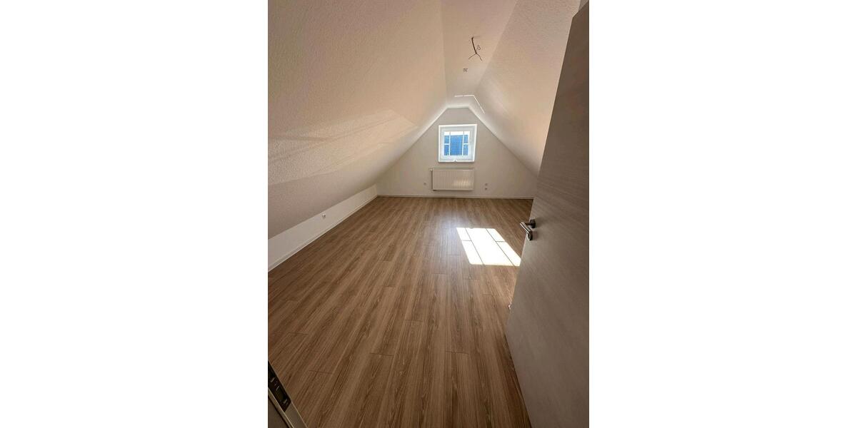 Dachgeschoßwohnung Jembke - 4 Zimmer, 100 m&sup2;, 1.200&euro; | Angebot:26419489
