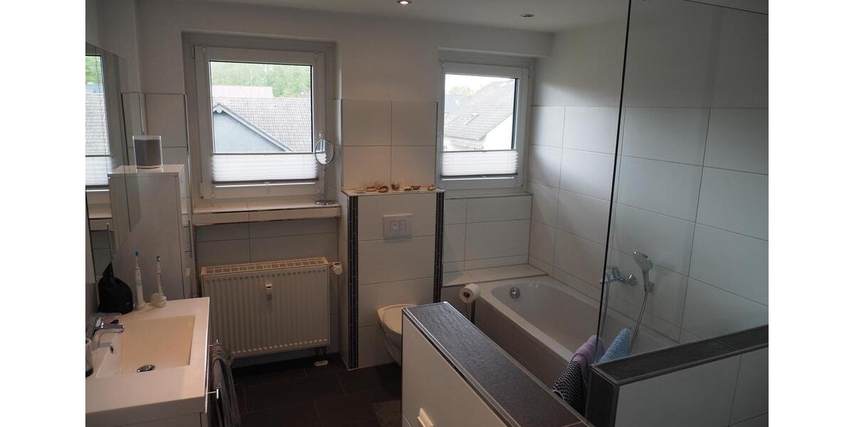 Helle 3–Zimmer-Wohnung mit Balkon und Garten 3 zimmer