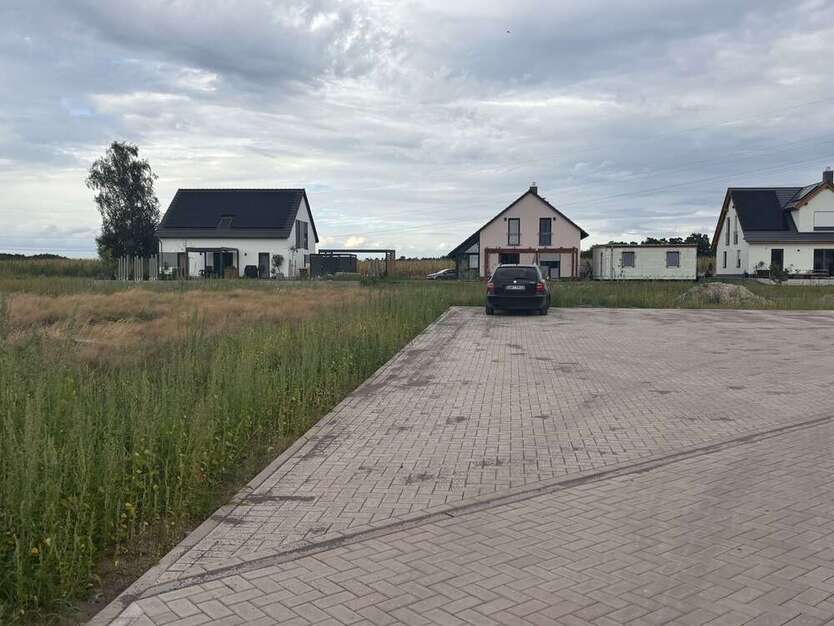 Grundstück zu verkaufen in Osloß 252.000 € 854 m²