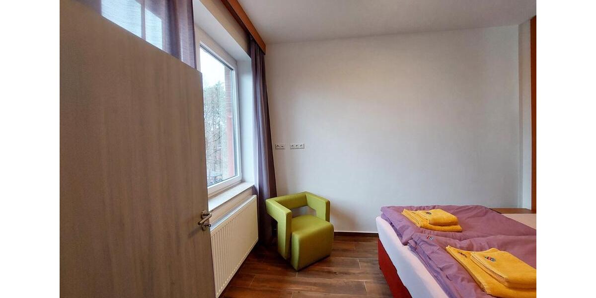 Gemütliche Wohnung mit Küche und Schlafzimmer. 1 zimmer