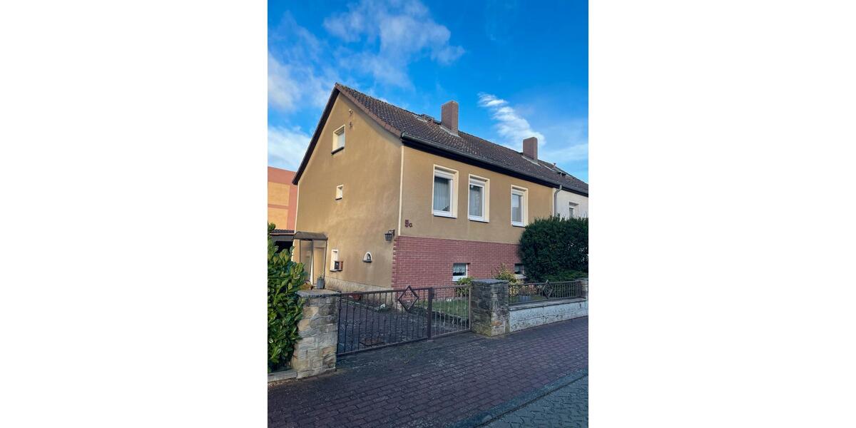 Doppelhaushälfte in Oebisfelde – Garage, Garten & viel Potenzial 5 zimmer