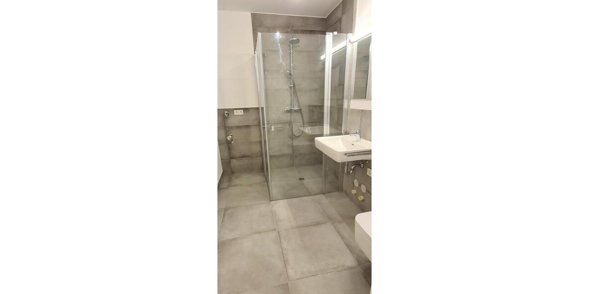 Anfragen nur per Mail: Riesige 1 Zimmer - Balkon - Tiefgarage - BH1 Whg. 8 1 zimmer