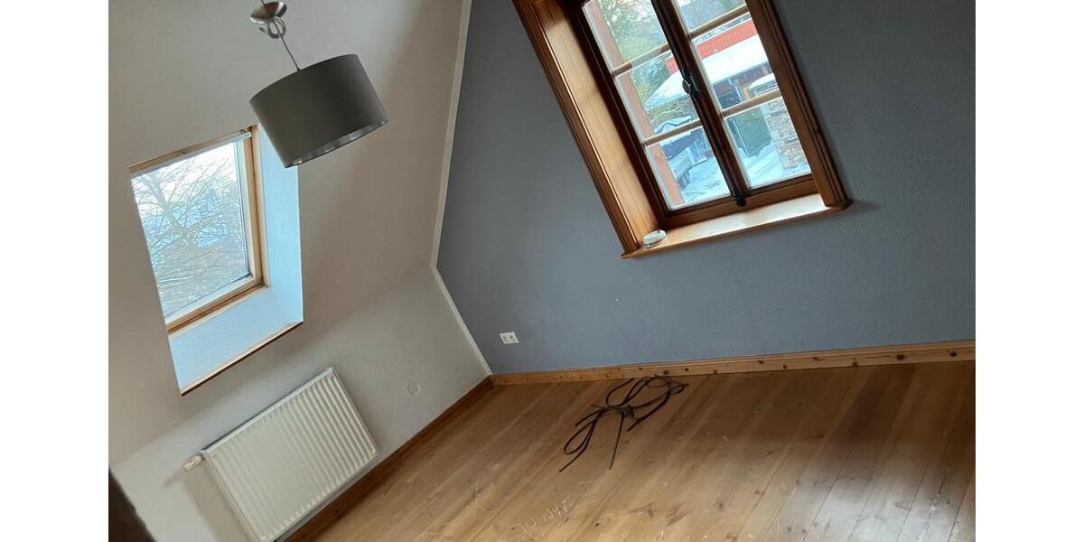 Gemütliche, helle Dachgeschosswohnung 3.5 zimmer