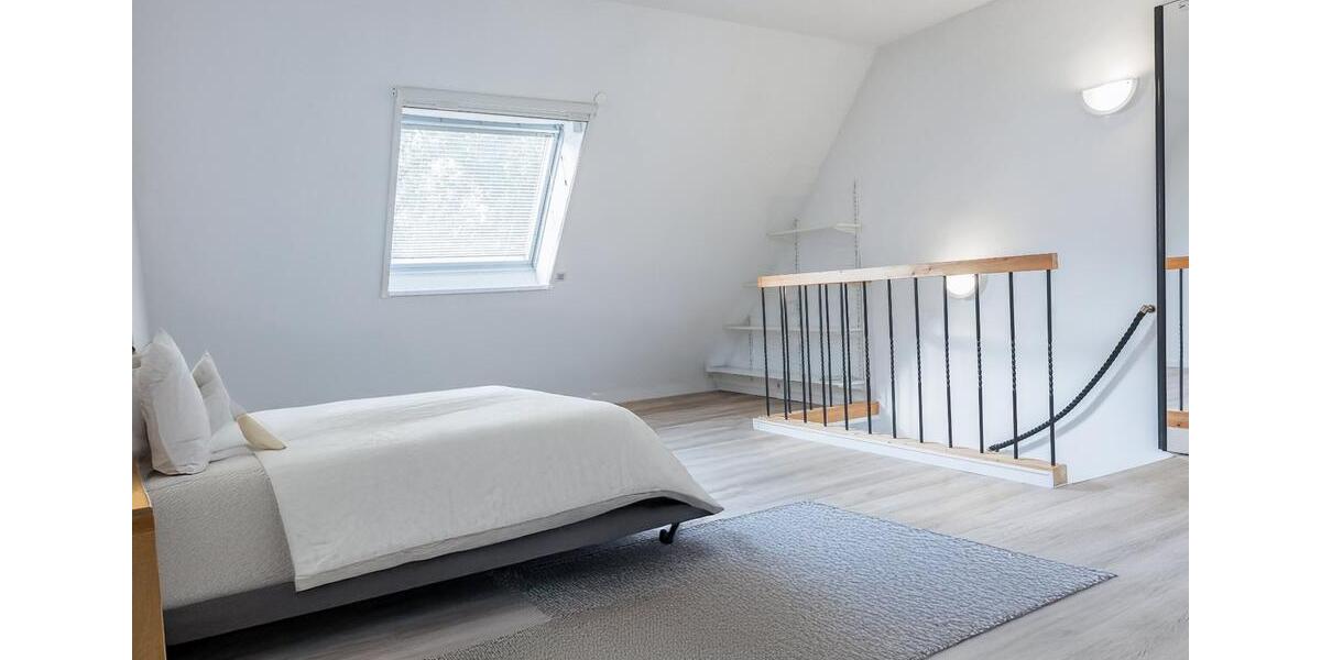 S C H I L L E R T E I C H: REIHENMITTELHAUS FÜR KLEINE FAMILIEN 5 zimmer