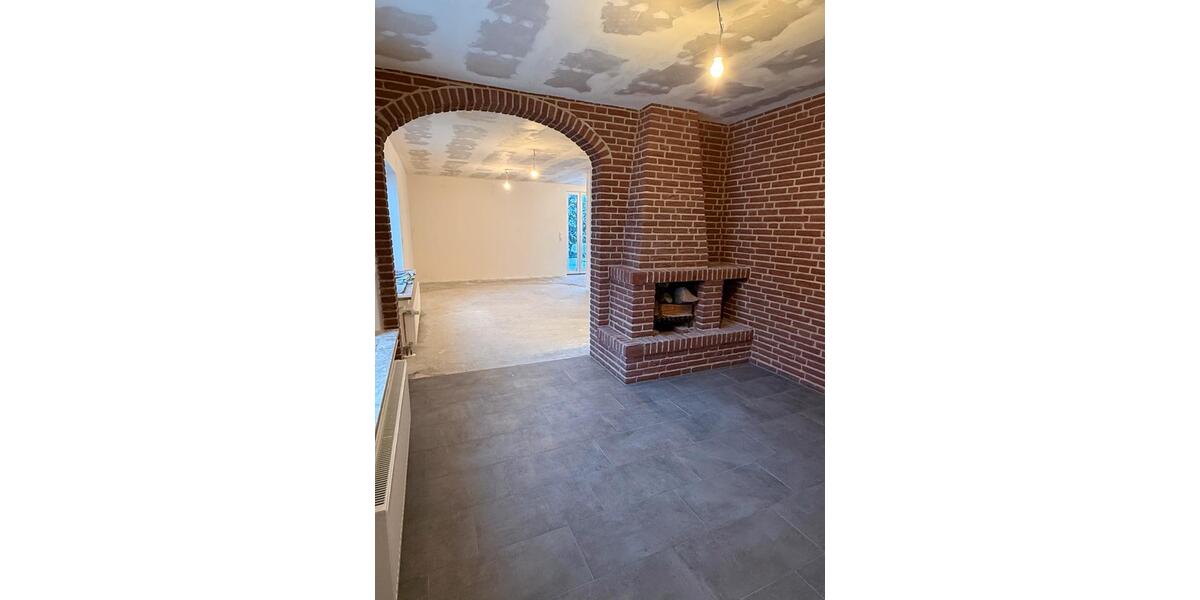 EG Wohnung mit großem Garten in Zwei-Parteien Haus 2.5 zimmer