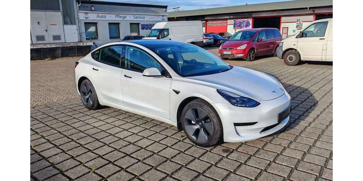 Tesla Model 3 66.970 km 25.970 € Braunschweig 38112