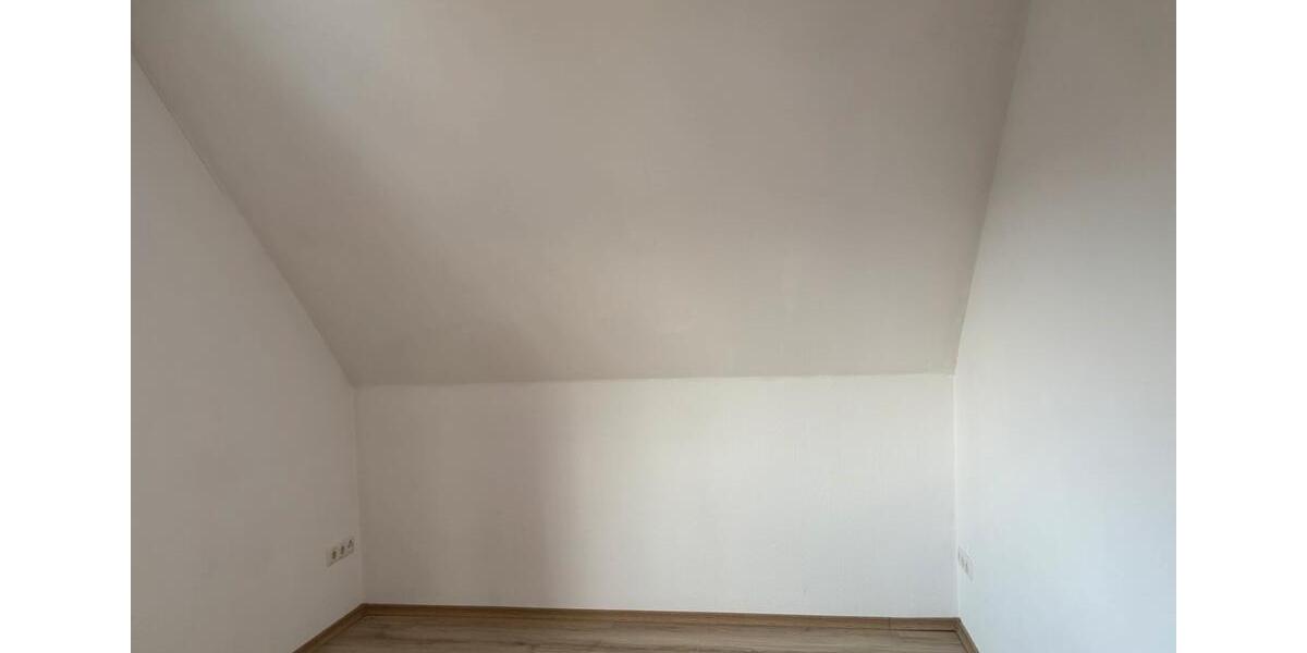 Etagenwohnung Wesendorf - 4 Zimmer, 90 m&sup2;, 880&euro; | Angebot:25980986