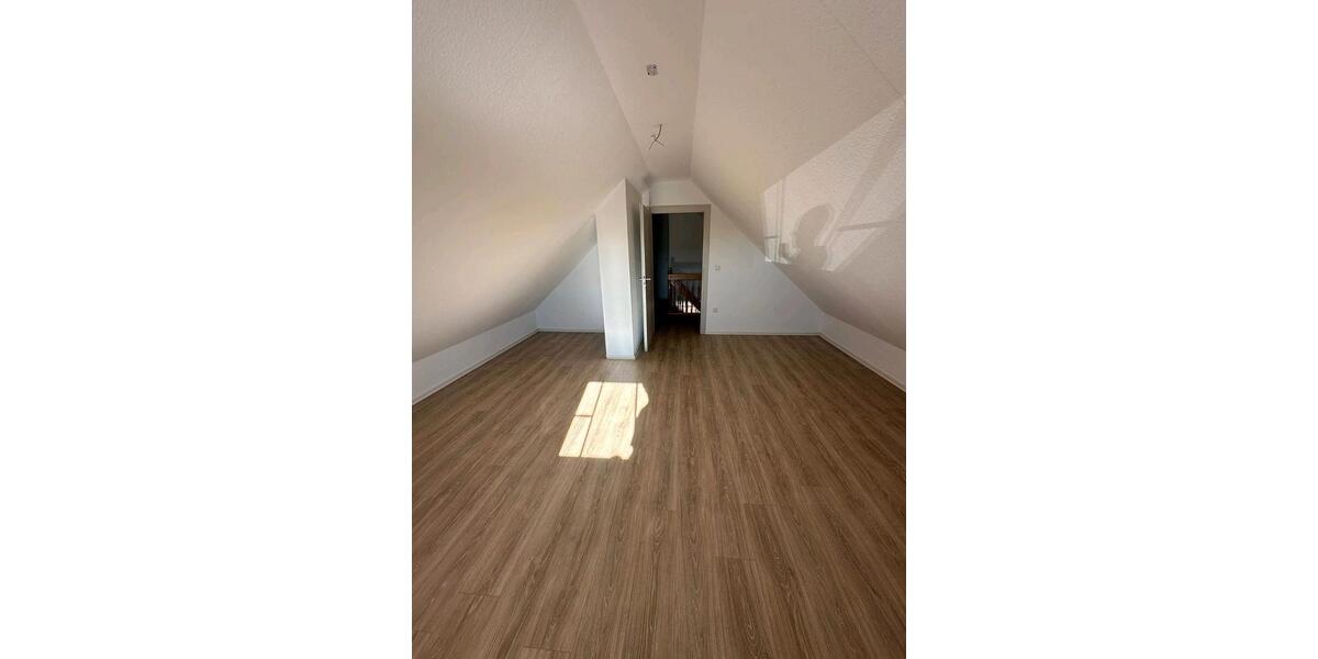 Dachgeschoßwohnung Jembke - 4 Zimmer, 100 m&sup2;, 1.200&euro; | Angebot:26419489
