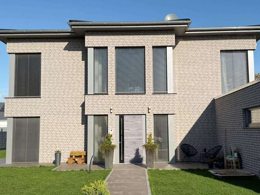 Haus zum Kaufen in Gifhorn 1.299.999 € 243 m²
