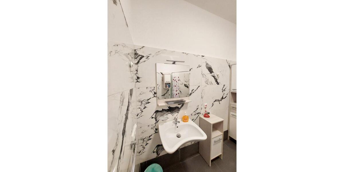 Gemütliche Wohnung mit Küche und Schlafzimmer. 1 zimmer