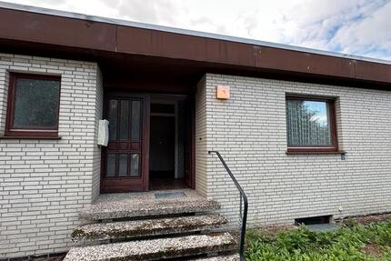Helle DHH Bungalow mit großem Keller und GartenGarage in Misburg