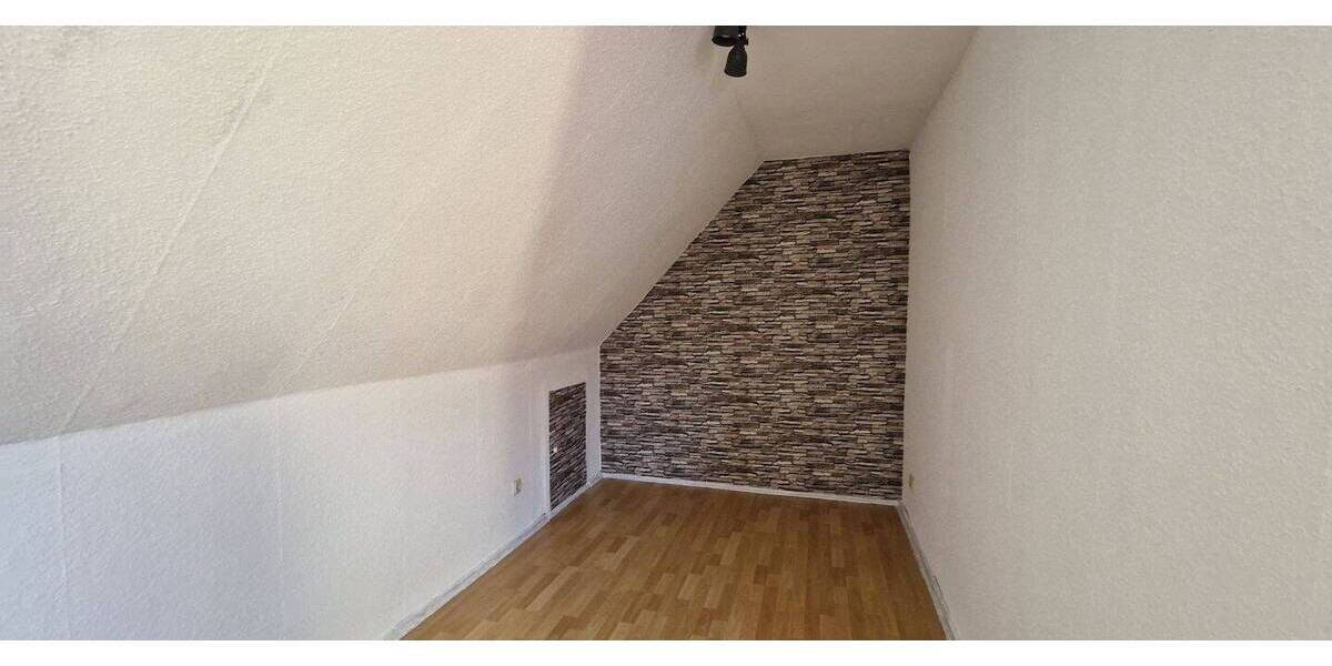 Doppelhaushälfte Wolsdorf - 6 Zimmer, 128 m&sup2;, 89.000&euro; | Angebot:26015603