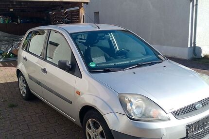 Ford Fiesta 193.255 km 888 &euro; Braunschweig 38110