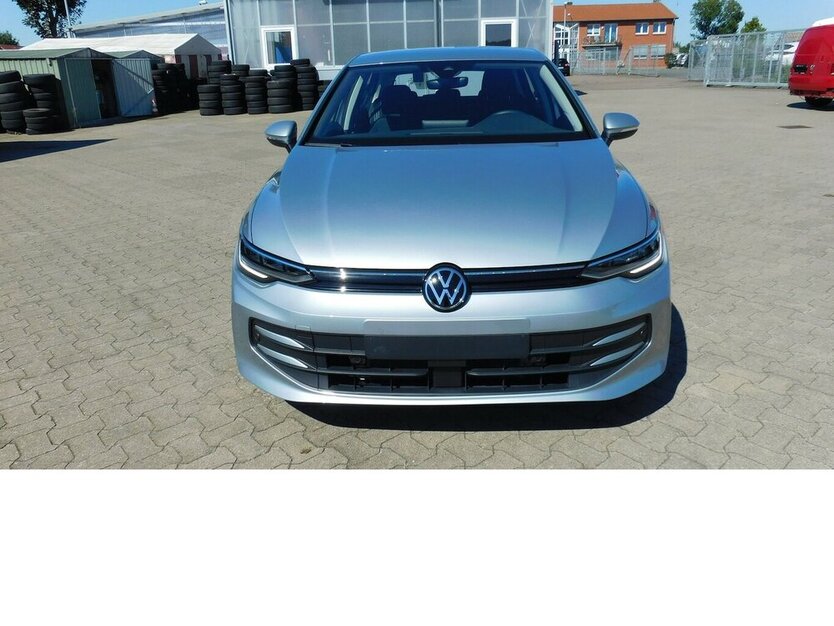 VW Golf VIII 1.5 TSI Navi Klima 6.700 km 20.990 € Vordorf 38533
