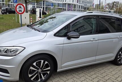 VW Touran 127.978 km 19.499 &euro; Braunschweig 38106