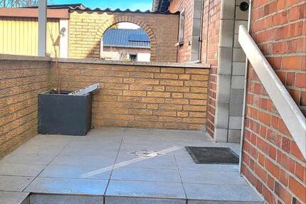 Haus Hillerse - 8 Zimmer, 220 m&sup2;, 1.500&euro; | Angebot:26225554