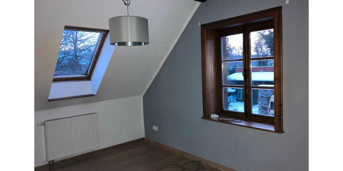 Gemütliche, helle Dachgeschosswohnung 3.5 zimmer