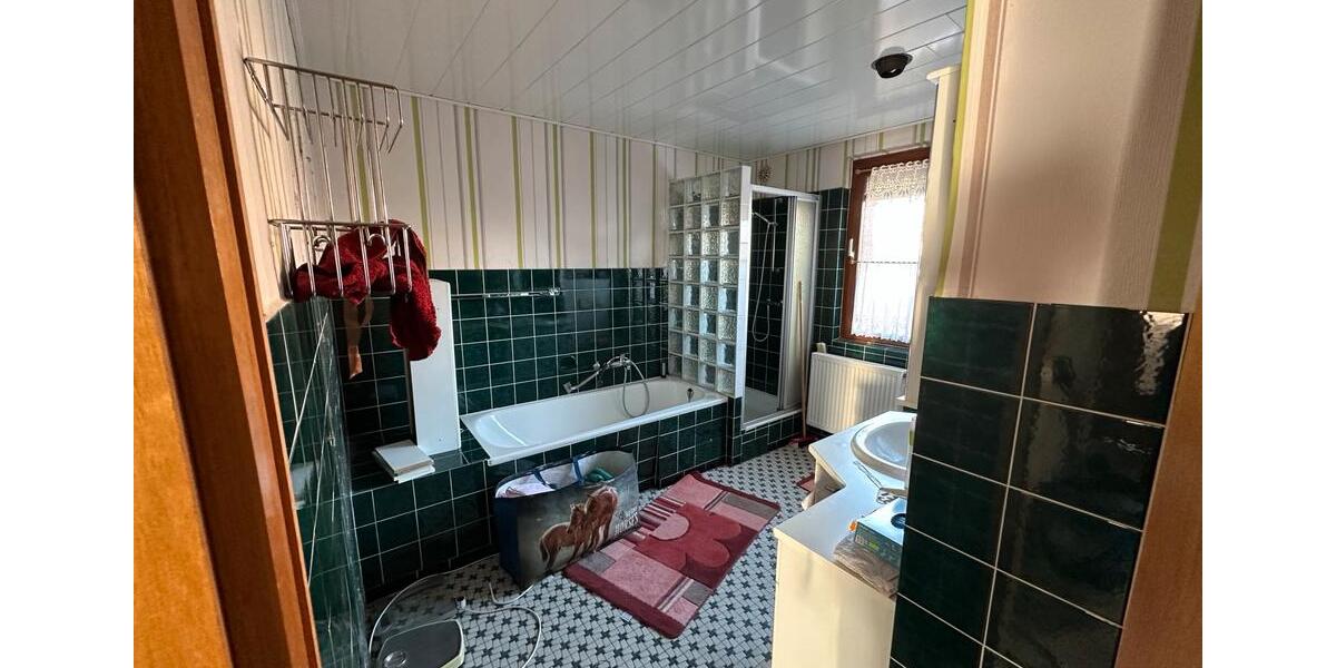 Einfamilienhaus Isenbüttel - 8 Zimmer, 250 m&sup2;, 350.000&euro; | Angebot:25903958