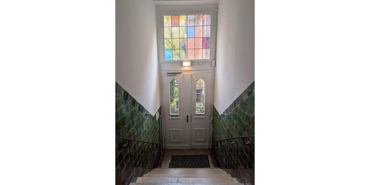 Innenstadtnahe 5-Zimmer Altbau Wohnung im 2. OG mit Balkon, Stuck und Parkett - Provisionsfrei 5 zimmer