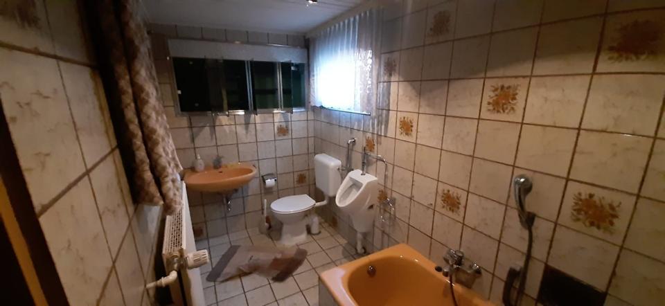 Ohne Provision, freistehendes Ein- bis Zweifamilienhaus 8 zimmer