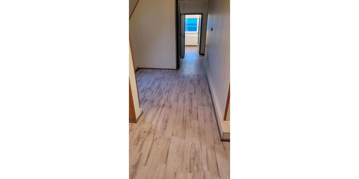 Einfamilienhaus Hillerse - 8 Zimmer, 220 m&sup2;, 1.500&euro; | Angebot:26358986
