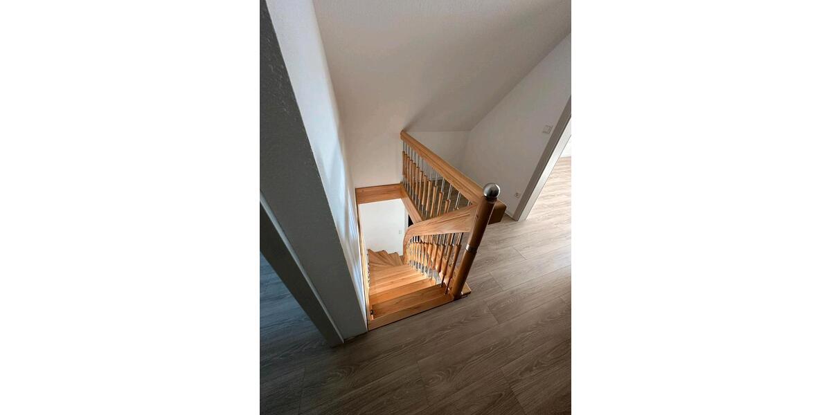 Dachgeschoßwohnung Jembke - 4 Zimmer, 100 m&sup2;, 1.200&euro; | Angebot:26419489