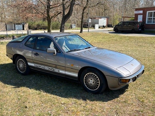 924