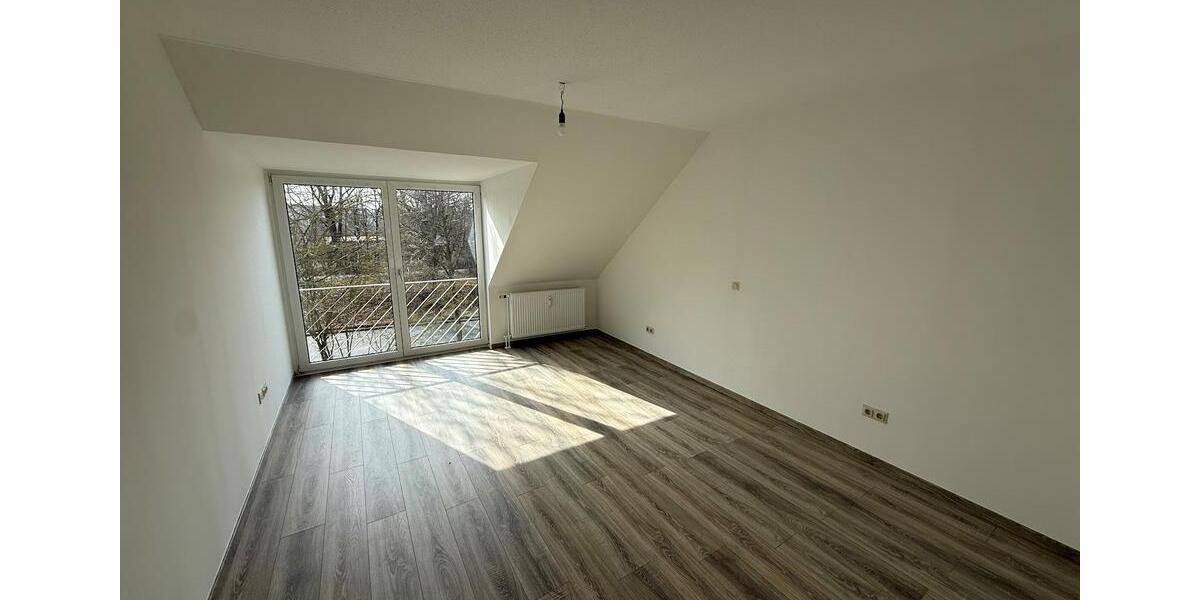 Dachgeschoßwohnung Wolfsburg - 3 Zimmer, 70 m&sup2;, 580&euro; | Angebot:25479539