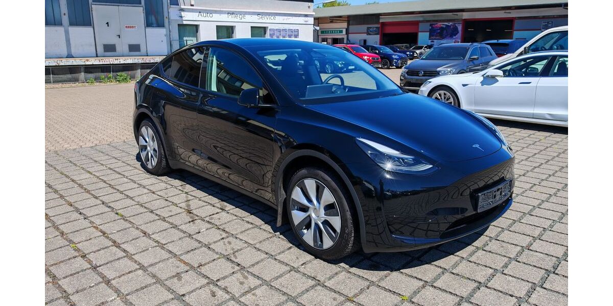 Tesla Model Y 61.948 km 34.970 &euro; Braunschweig 38112